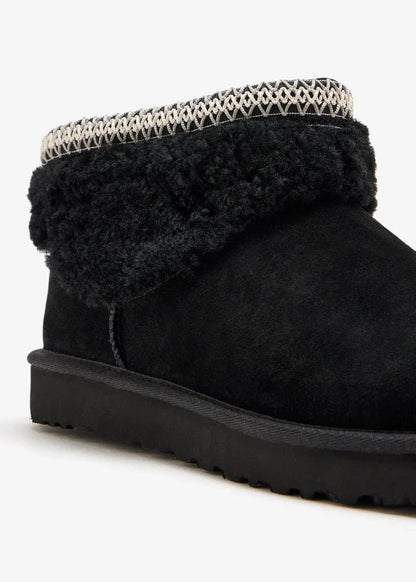 UGG Classic Ultra Mini Maxi Curly boots